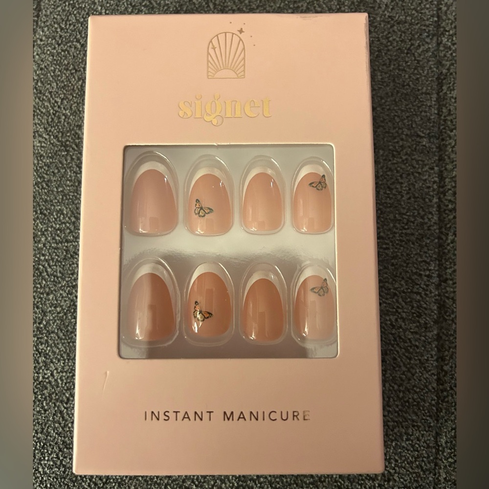 NEW Signet 24 Nail French Tip Butterfly Instant Manicure